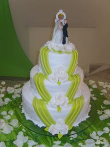 bolo de casamento verde e branco