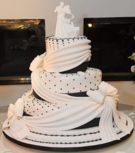 bolo de casamento preto e branco